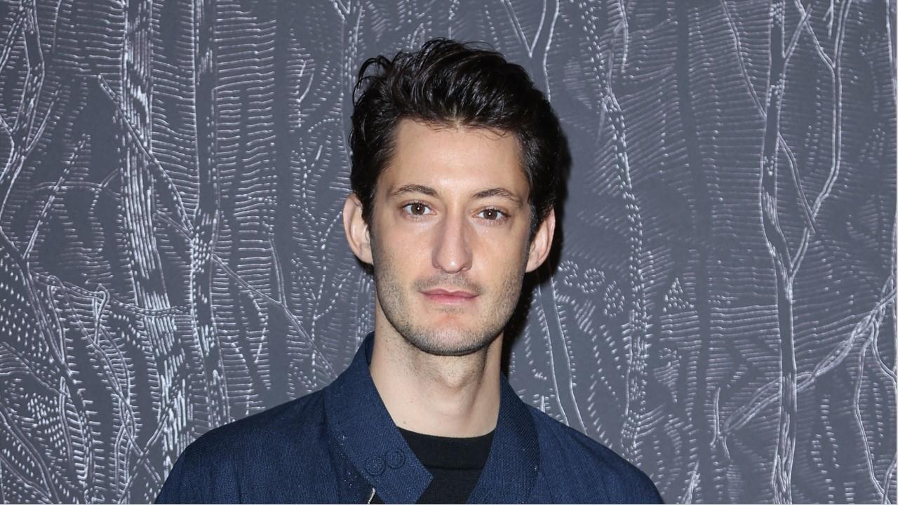 Pierre Niney "avoue" être belge : "J’encours combien de temps de prison ?"