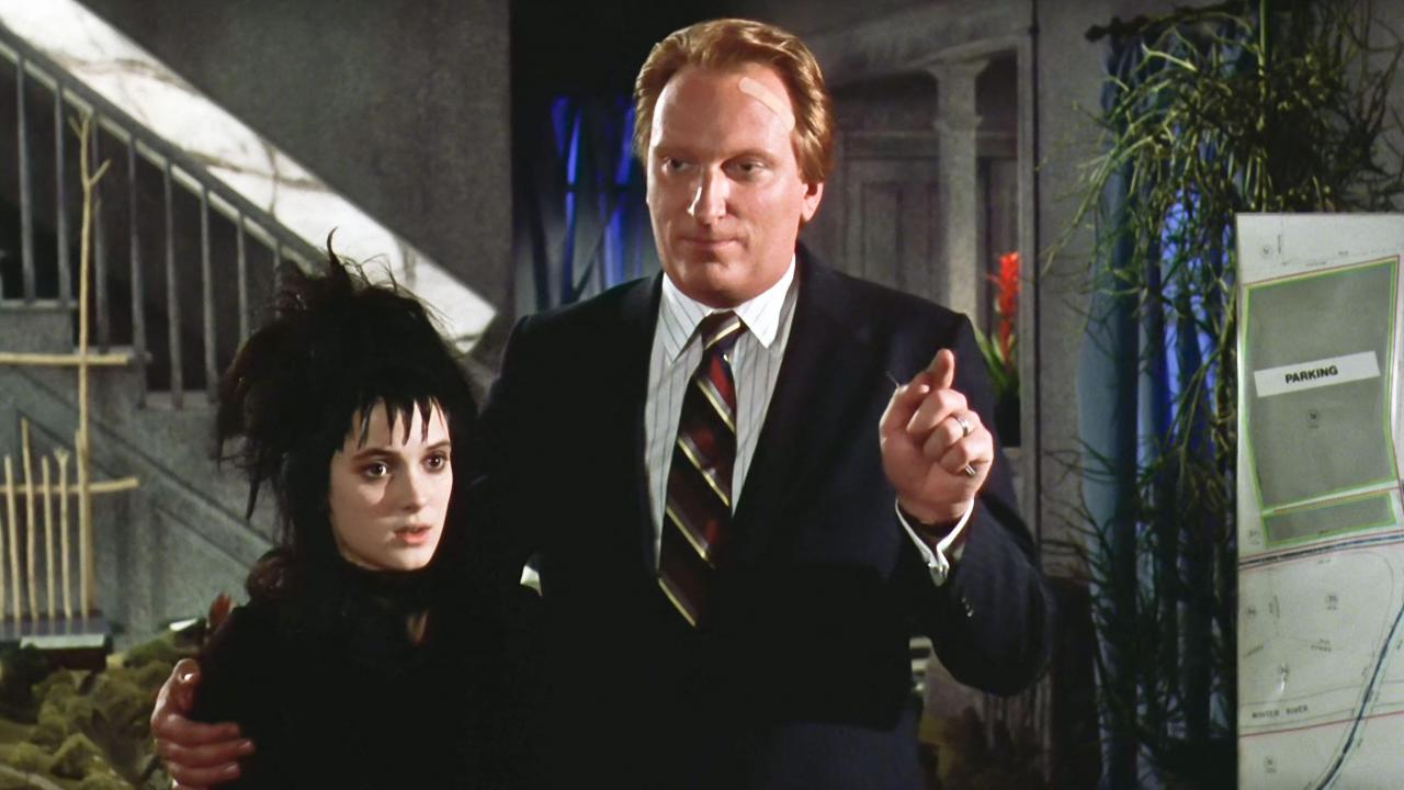 Winona Ryder et Jeffrey Jones dans Beetlejuice (1988)