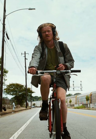 Jesse Plemons dans Bugonia 