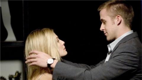 Ryan Gosling et Rosamund Pike dans La Faille (2007)
