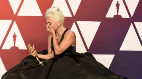 Oscars 2019 : Lady Gaga très émue par son Oscar de la meilleure chanson originale