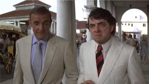 Rowan Atkinson dans Jamais plus jamais (1983)