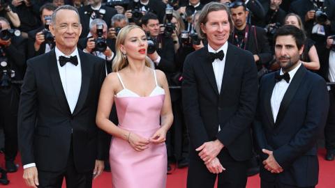 Wes Anderson et toutes ses stars investissent Cannes : Scarlett Johansson, Tom Hanks, Steve Carell, Bryan Cranston...