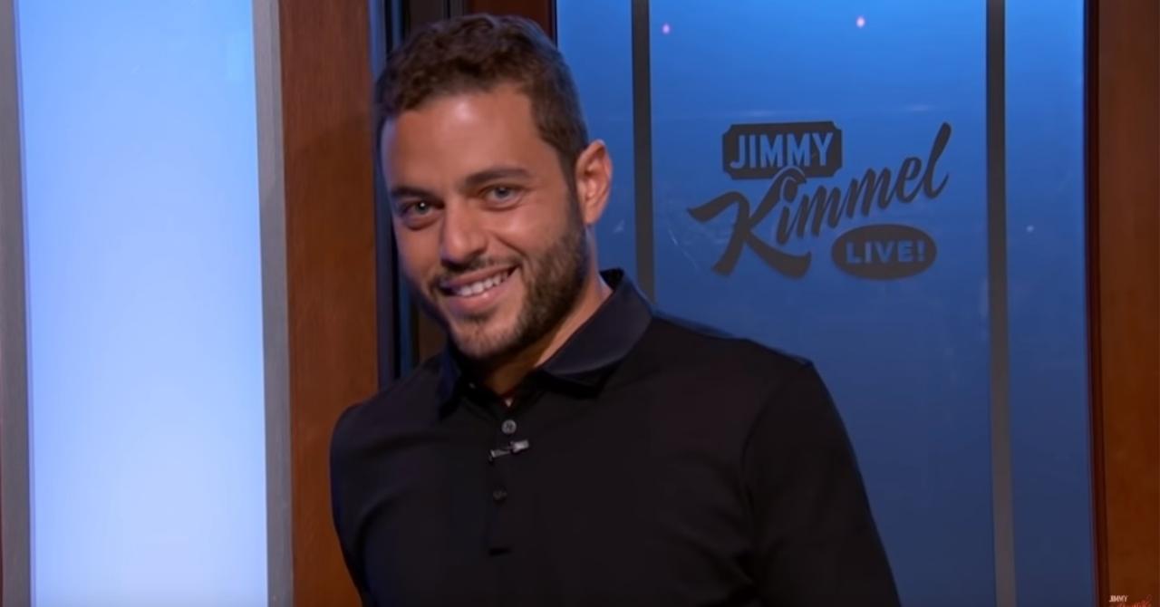 Rami Malek a présenté son jumeau lors du show de Jimmy Kimmel