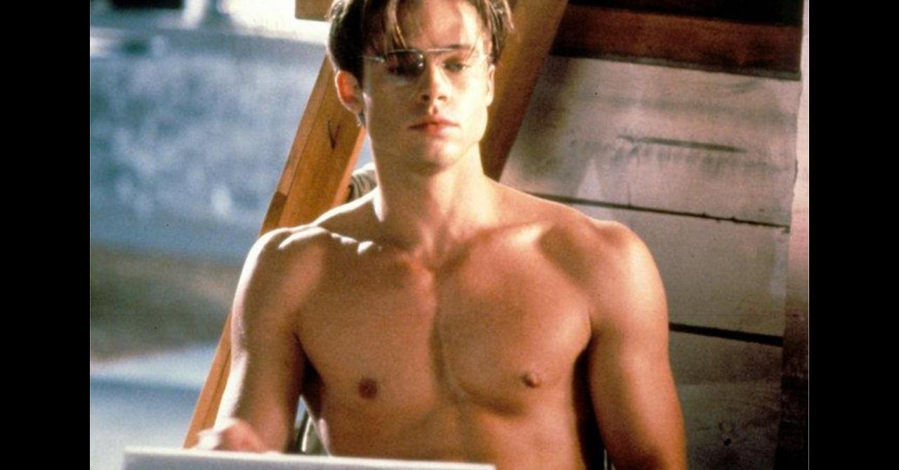 Brad Pitt dans The Favor (1994) 