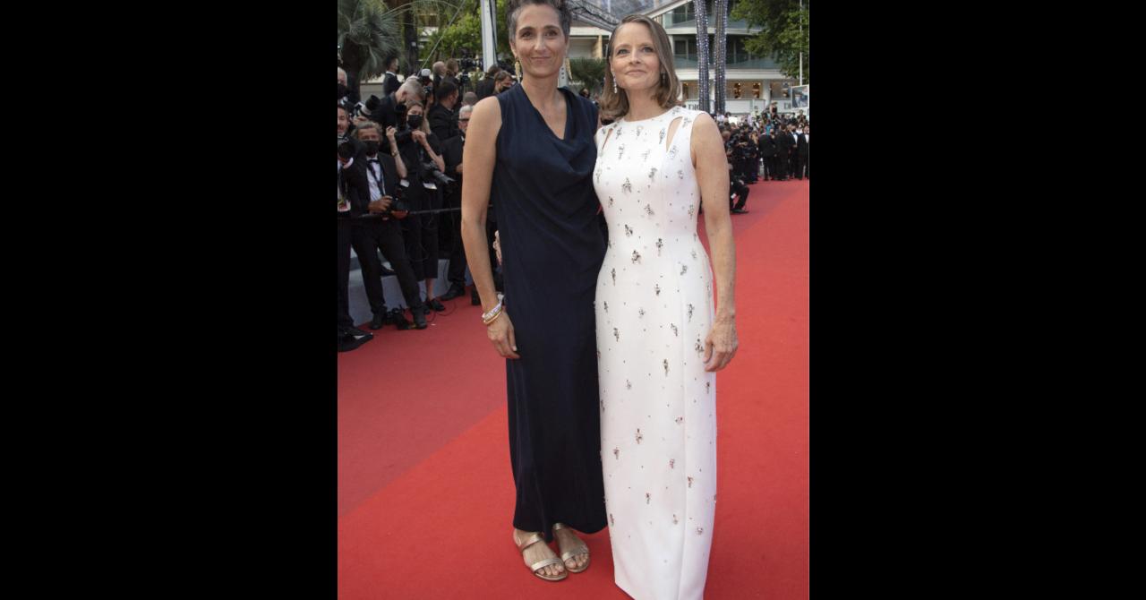 La soirée d'ouverture du festival de Cannes 2021 : Jodie Foster et sa femme Alexandra Hedison sur le tapis rouge