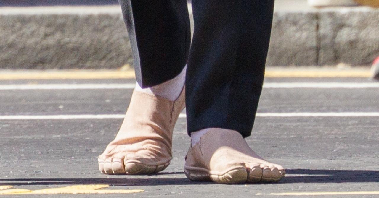 Kraven le Chasseur : Aaron Taylor-Johnson, sa doublure et leurs faux pieds sur le tournage du super-film de Sony