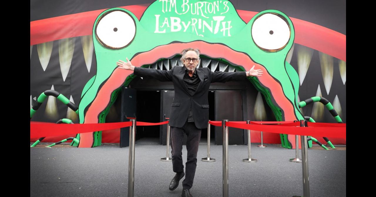 Tim Burton s'éclipse du tournage de Beetlejuice 2 pour inaugurer une expo à Paris [photos]