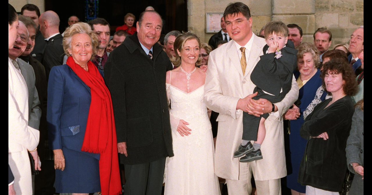 Le Couple Chirac au mariage de David Douillet, en avril 2001 (le champion olympique devenu ministre des sports est joué par Artus dans le film)