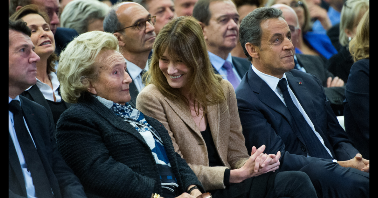 Bernadette Chirac, Carla Bruni et Nicolas Sarkozy lors d'un meeting de l'UMP en novembre 2017
