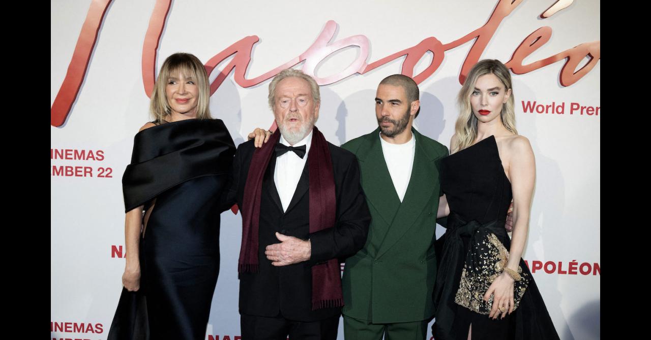 Giannina Facio, Ridley Scott, Tahar Rahim et Vanessa Kirby à la première de Napoléon à Paris